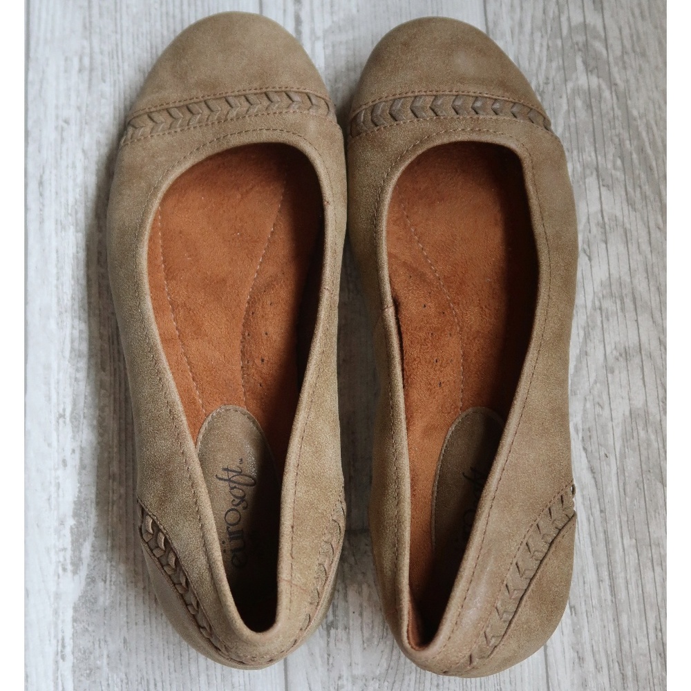 NWOT Eurosoft Faux Suede Flat
